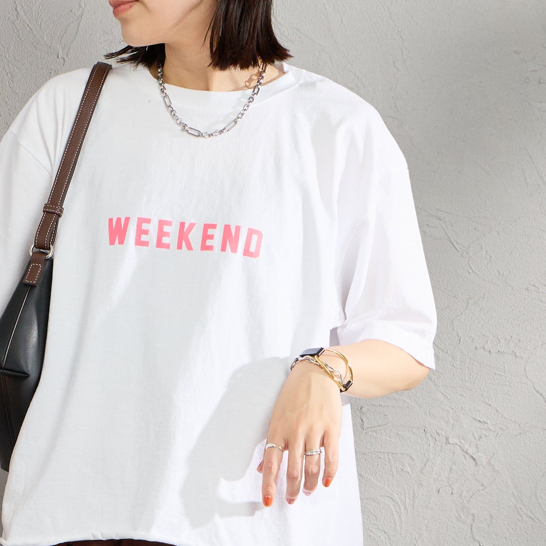 FUNG [ファング] 別注 WEEKEND カットオフ プリントTシャツ [WEEKEND-JF] WHTITE/PINK &&モデル身長：160cm 着用サイズ：M&&