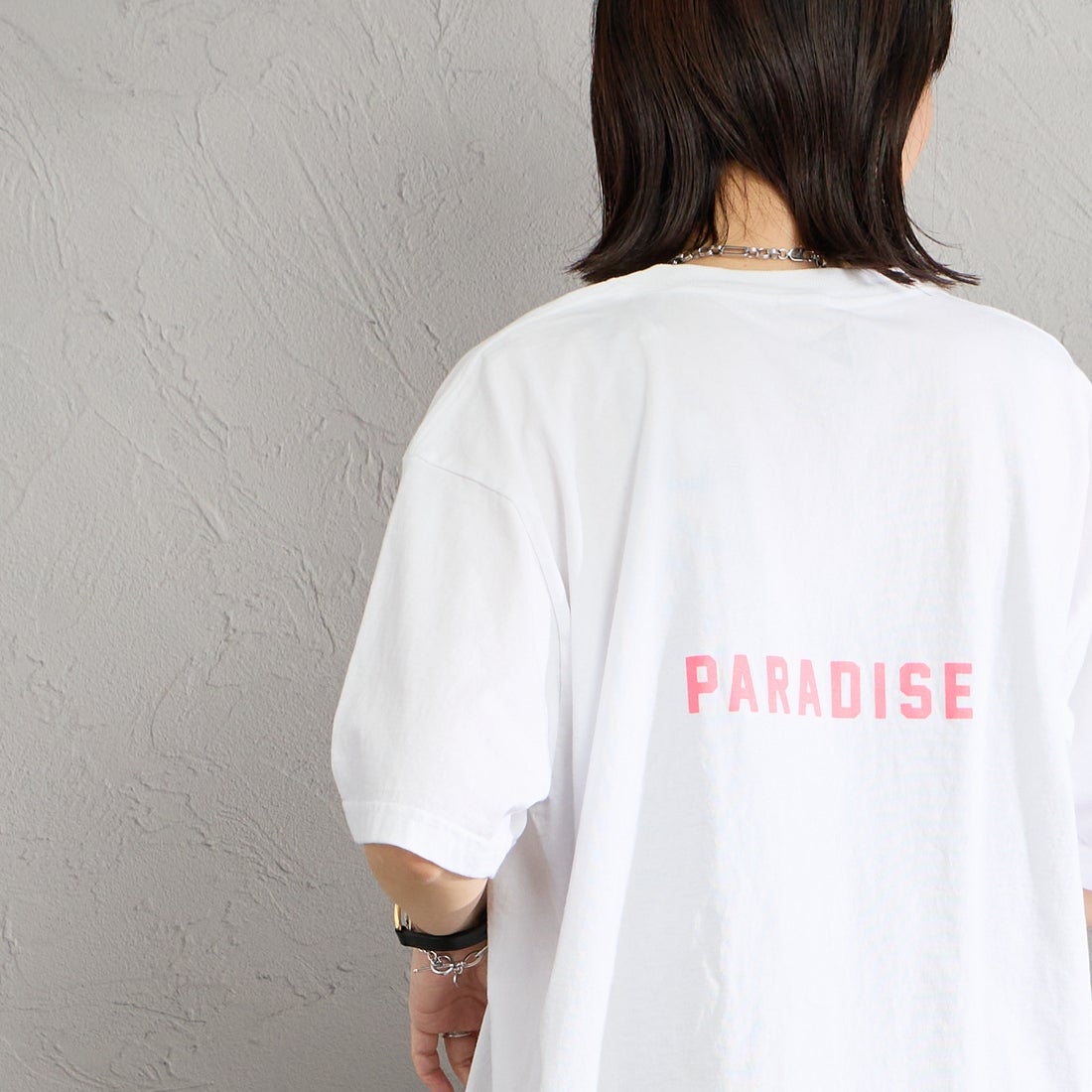 FUNG [ファング] 別注 WEEKEND カットオフ プリントTシャツ [WEEKEND-JF] WHTITE/PINK &&モデル身長：160cm 着用サイズ：M&&