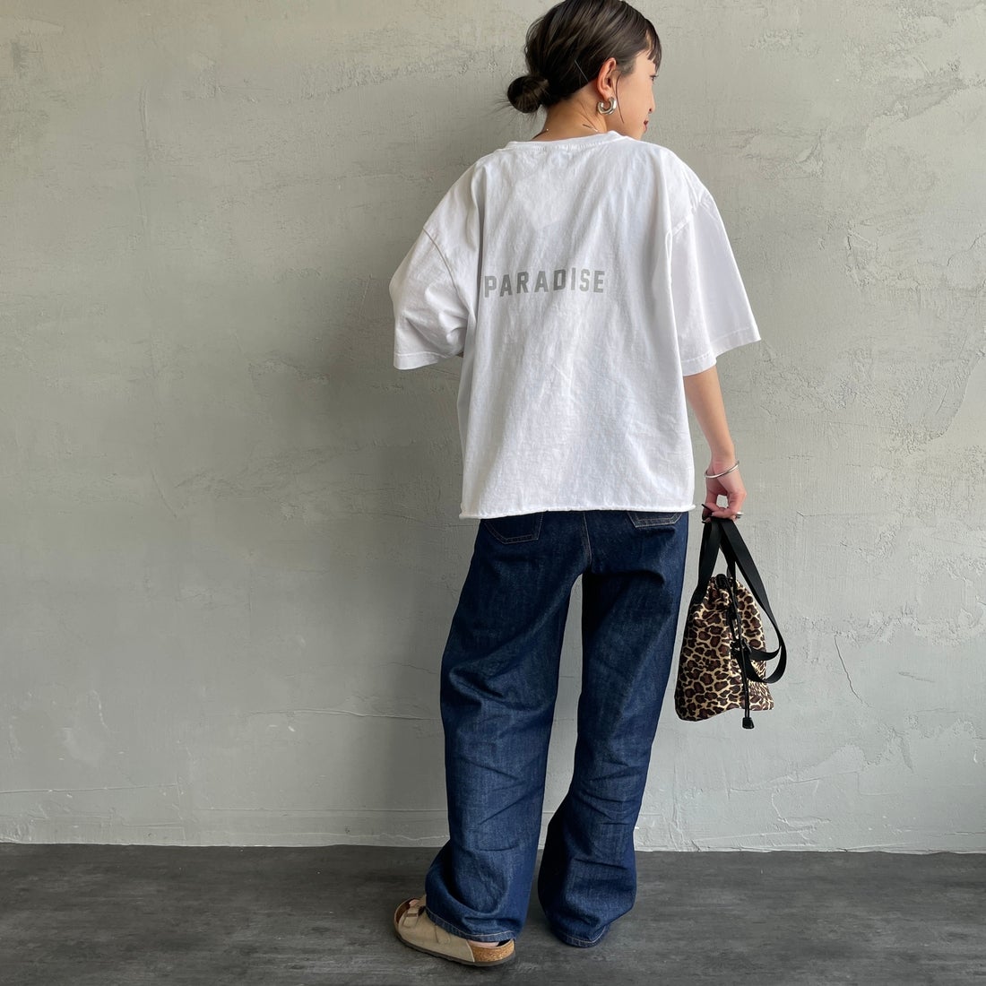 FUNG [ファング] 別注 WEEKEND カットオフ プリントTシャツ [WEEKEND-JF] WHT/SILVER &&モデル身長：150cm 着用サイズ：M&&