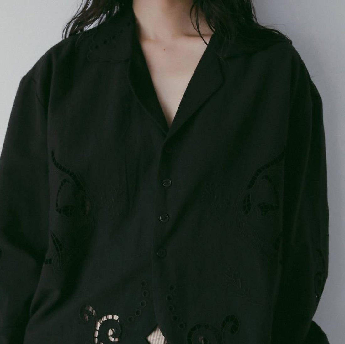 anuke [アンヌーク] カットワーク オープンカラーシャツ [62610418] BLK