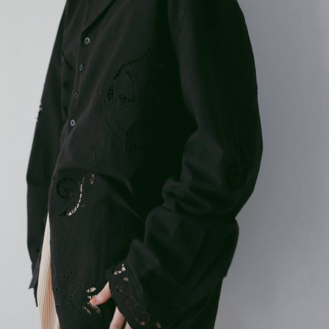 anuke [アンヌーク] カットワーク オープンカラーシャツ [62610418] BLK