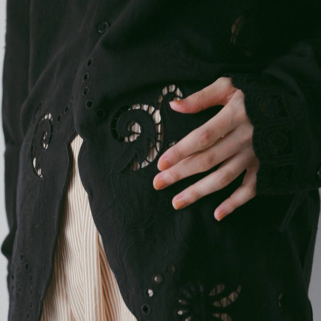 anuke [アンヌーク] カットワーク オープンカラーシャツ [62610418] BLK