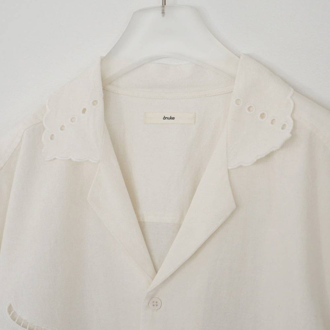 anuke [アンヌーク] カットワーク オープンカラーシャツ [62610418] WHT