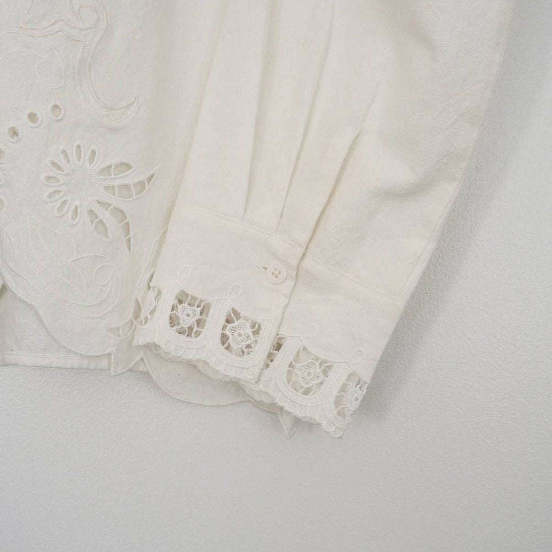 anuke [アンヌーク] カットワーク オープンカラーシャツ [62610418] WHT