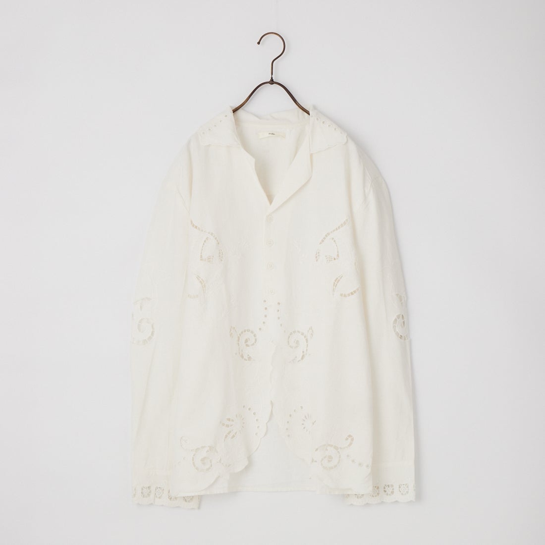 anuke [アンヌーク] カットワーク オープンカラーシャツ [62610418] WHT