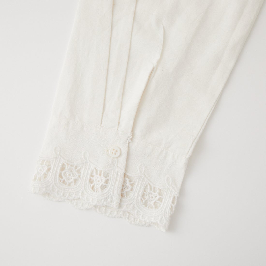 anuke [アンヌーク] カットワーク オープンカラーシャツ [62610418] WHT