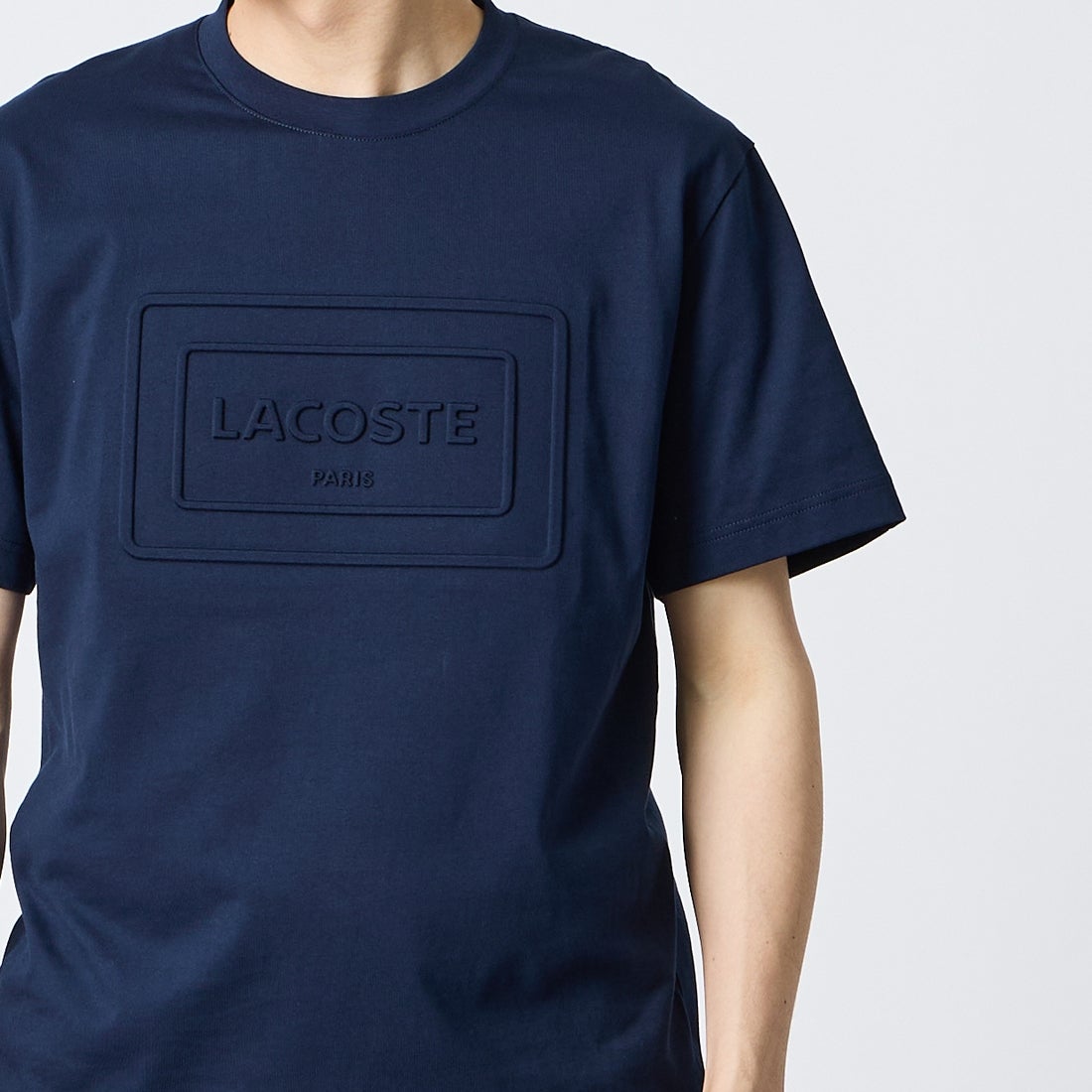 LACOSTE [ラコステ] エンボスパリロゴ クルーネックTシャツ [TH0794] 166 NAVY B &&モデル身長：167cm 着用サイズ：S&&