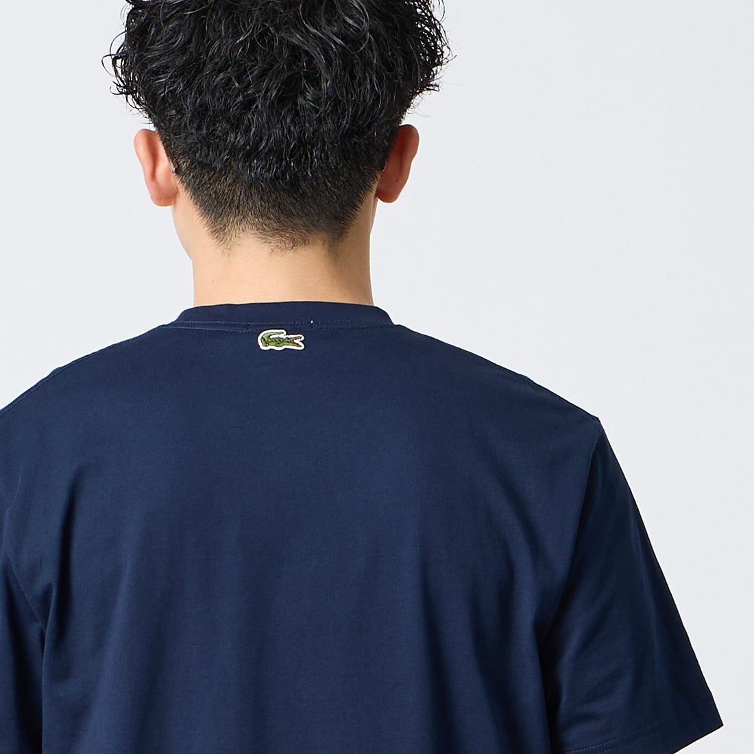 LACOSTE [ラコステ] エンボスパリロゴ クルーネックTシャツ [TH0794] 166 NAVY B &&モデル身長：167cm 着用サイズ：S&&