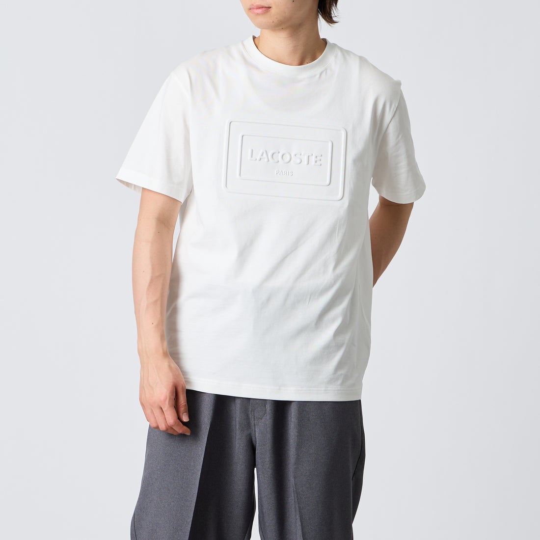LACOSTE [ラコステ] エンボスパリロゴ クルーネックTシャツ [TH0794] 70V FLOUR &&モデル身長：177cm 着用サイズ：M&&
