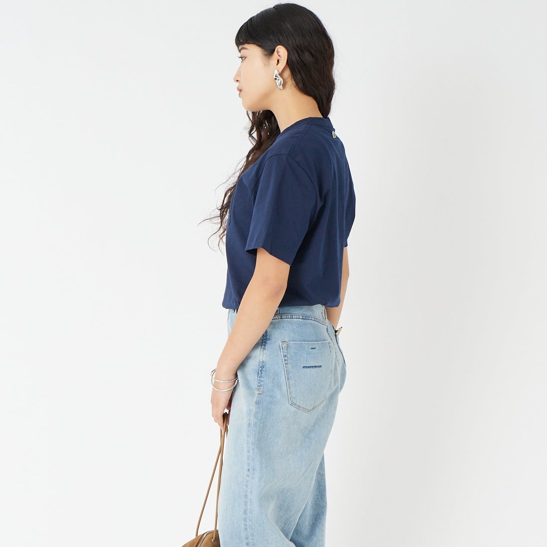 LACOSTE [ラコステ] エンボスパリロゴ クルーネックTシャツ [TH0794] 166 NAVY B &&モデル身長：162cm 着用サイズ：XS&&