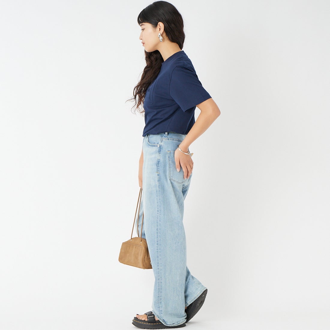 LACOSTE [ラコステ] エンボスパリロゴ クルーネックTシャツ [TH0794] 166 NAVY B &&モデル身長：162cm 着用サイズ：XS&&