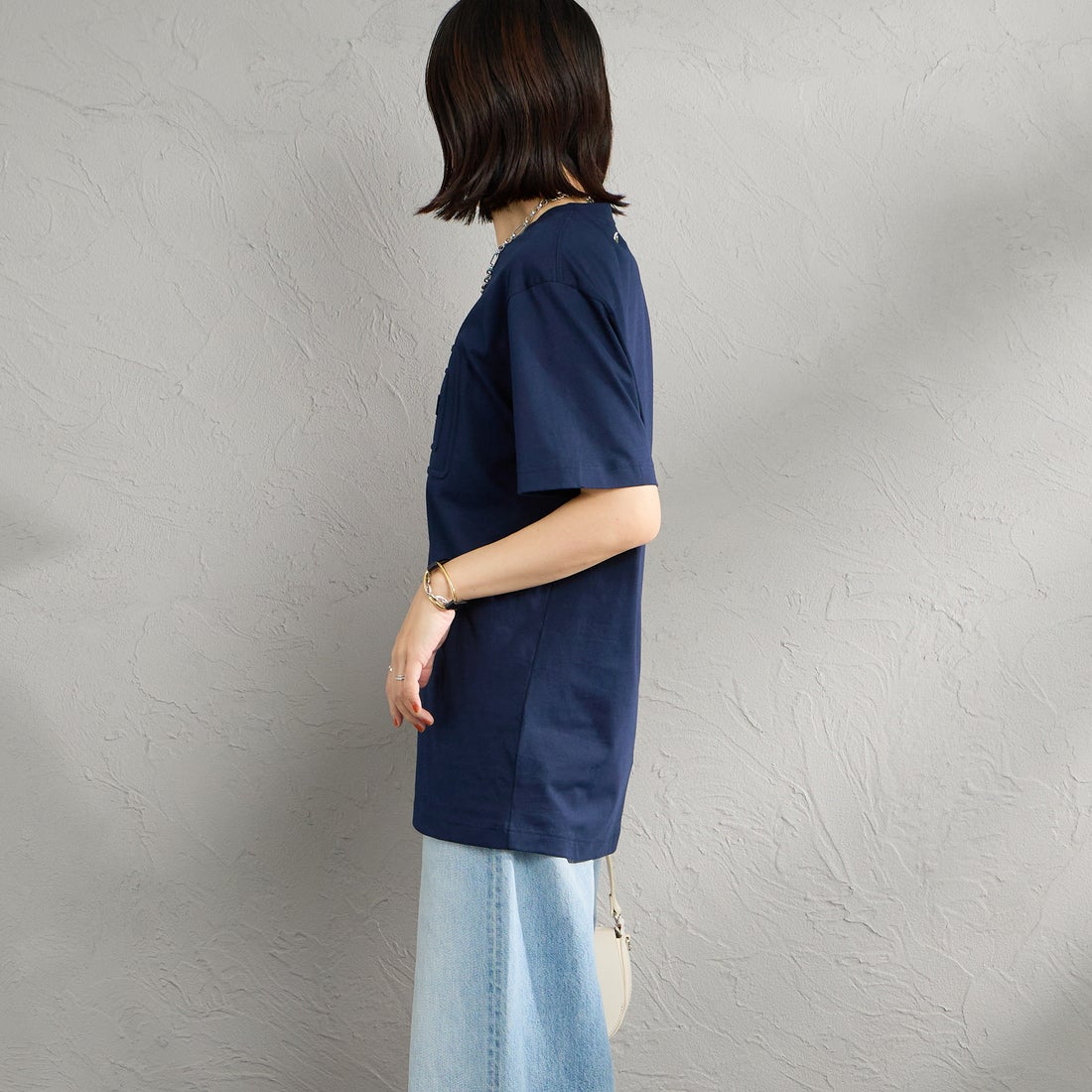 LACOSTE [ラコステ] エンボスパリロゴ クルーネックTシャツ [TH0794] 166 NAVY B &&モデル身長：160cm 着用サイズ：S&&