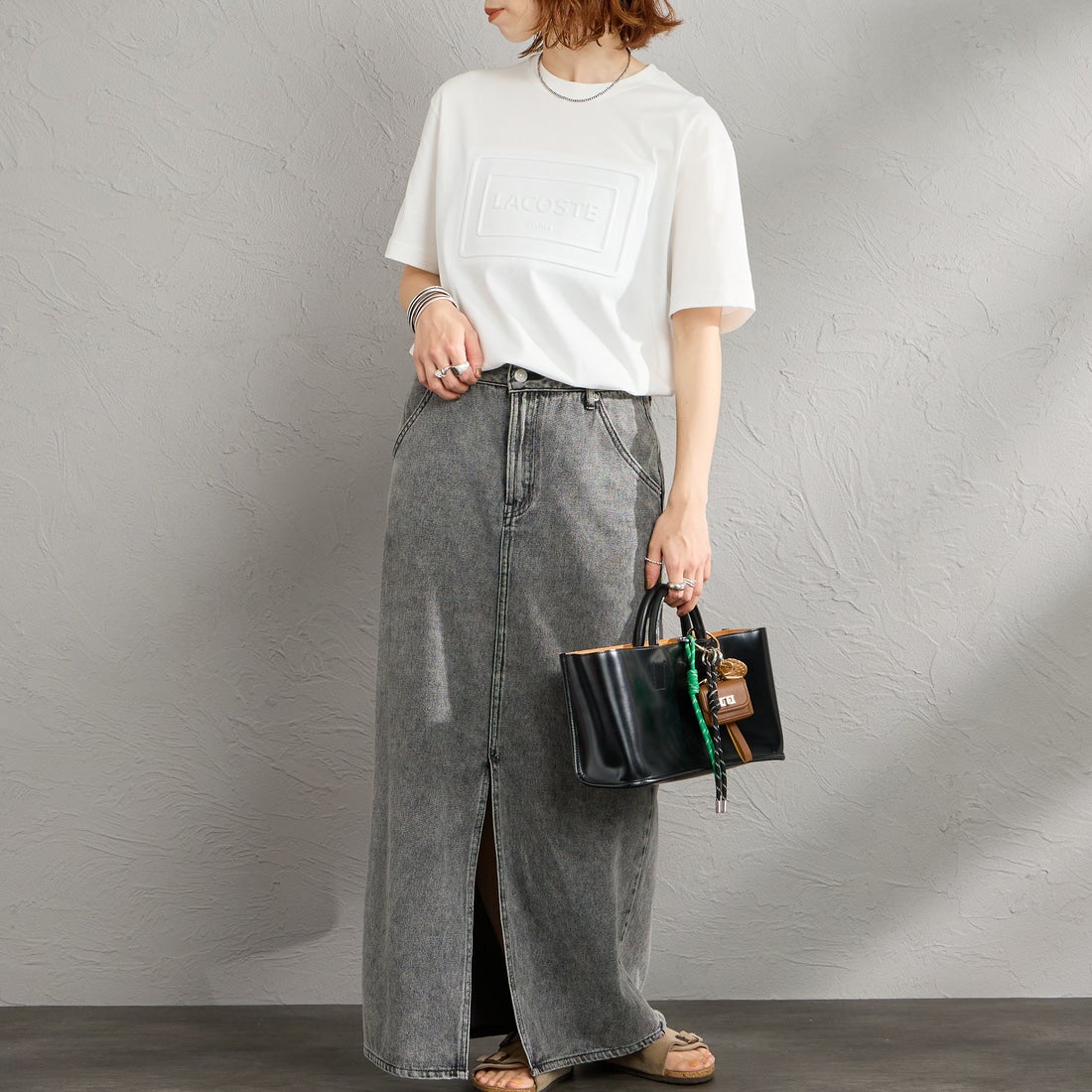 LACOSTE [ラコステ] エンボスパリロゴ クルーネックTシャツ [TH0794] 70V FLOUR &&モデル身長：158cm 着用サイズ：S&&