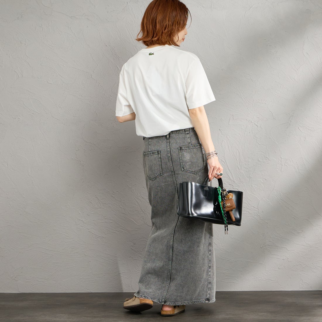 LACOSTE [ラコステ] エンボスパリロゴ クルーネックTシャツ [TH0794] 70V FLOUR &&モデル身長：158cm 着用サイズ：S&&