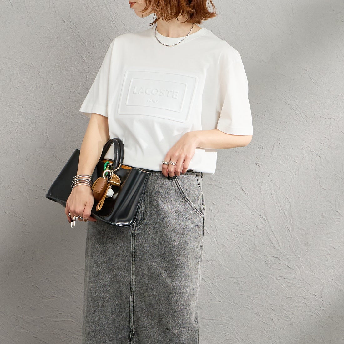 LACOSTE [ラコステ] エンボスパリロゴ クルーネックTシャツ [TH0794] 70V FLOUR &&モデル身長：158cm 着用サイズ：S&&
