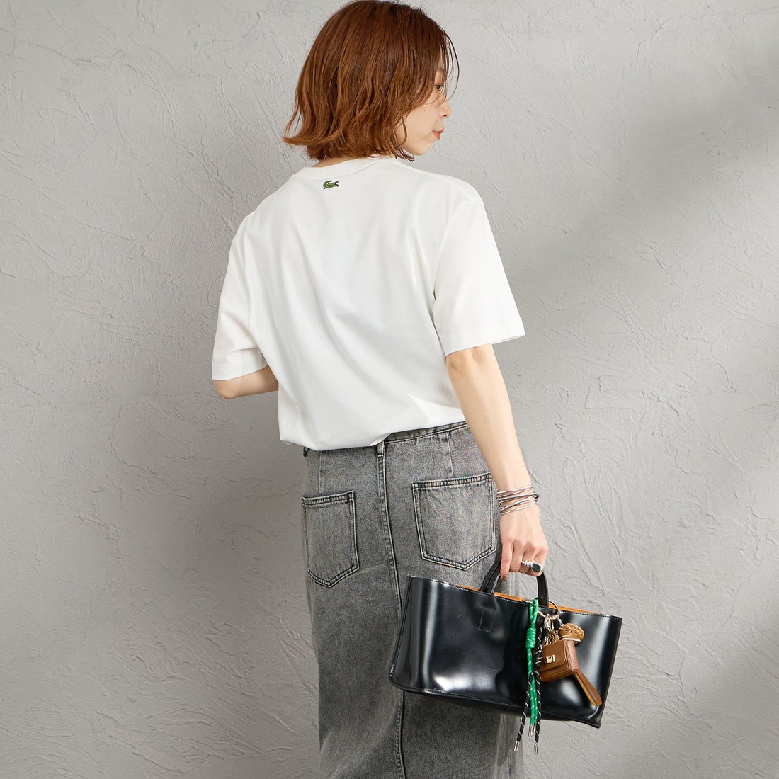 LACOSTE [ラコステ] エンボスパリロゴ クルーネックTシャツ [TH0794] 70V FLOUR &&モデル身長：158cm 着用サイズ：S&&