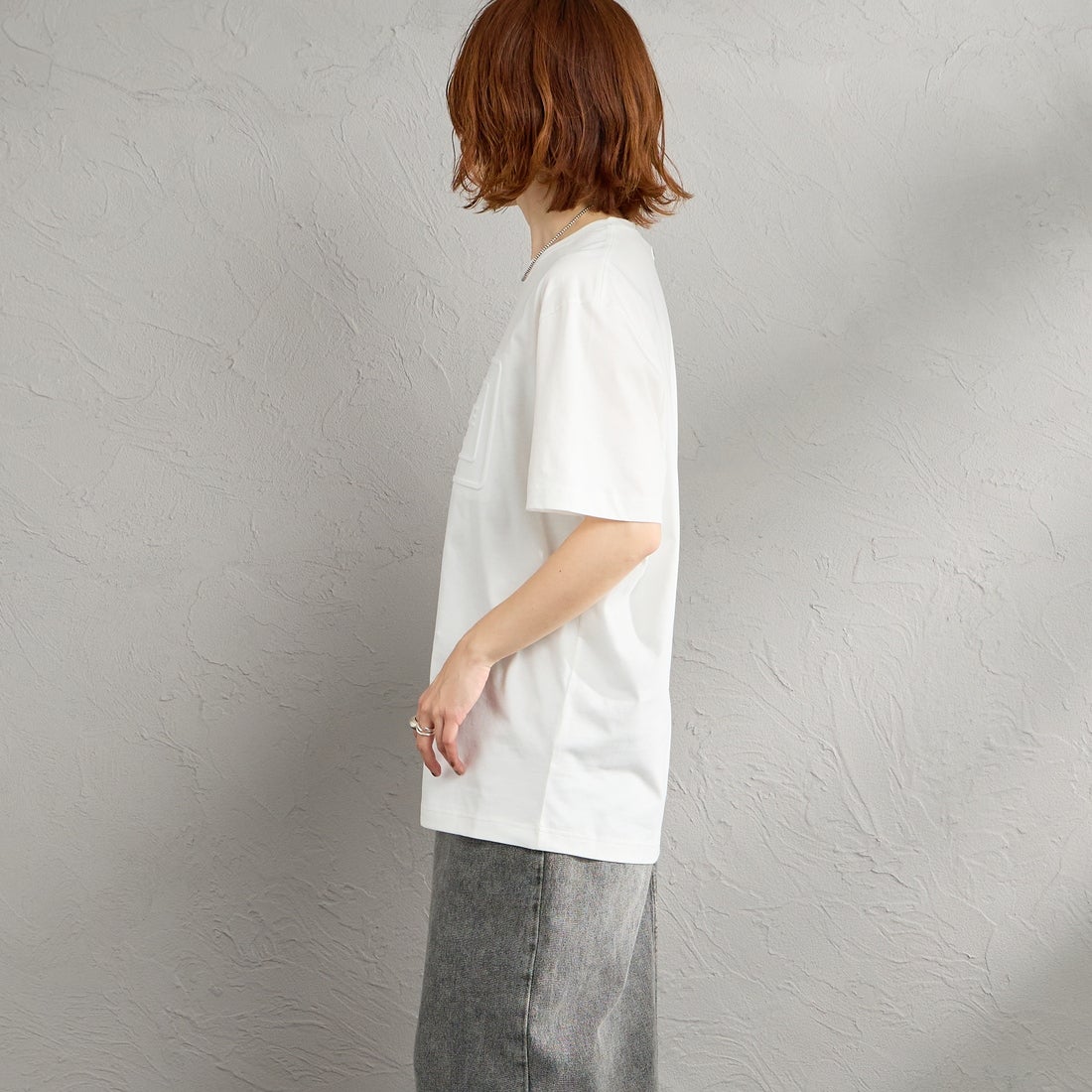 LACOSTE [ラコステ] エンボスパリロゴ クルーネックTシャツ [TH0794] 70V FLOUR &&モデル身長：158cm 着用サイズ：S&&