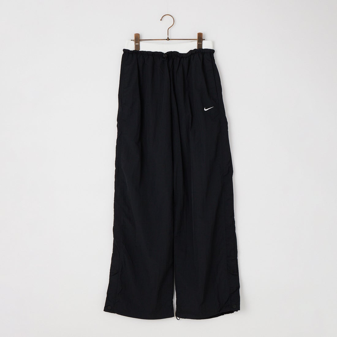 NIKE [ナイキ] ルーズ ハイウエスト パラシュート パンツ [IF0335