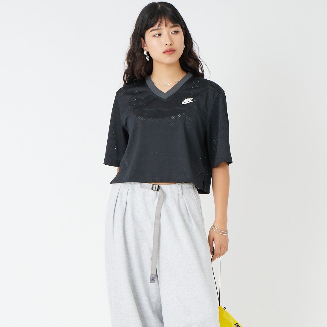 NIKE [ナイキ] オーバーサイズド ヘリテージ クロップド メッシュ ジャージー [IR1651] 010 BLACK &&モデル身長：162cm 着用サイズ：S&&