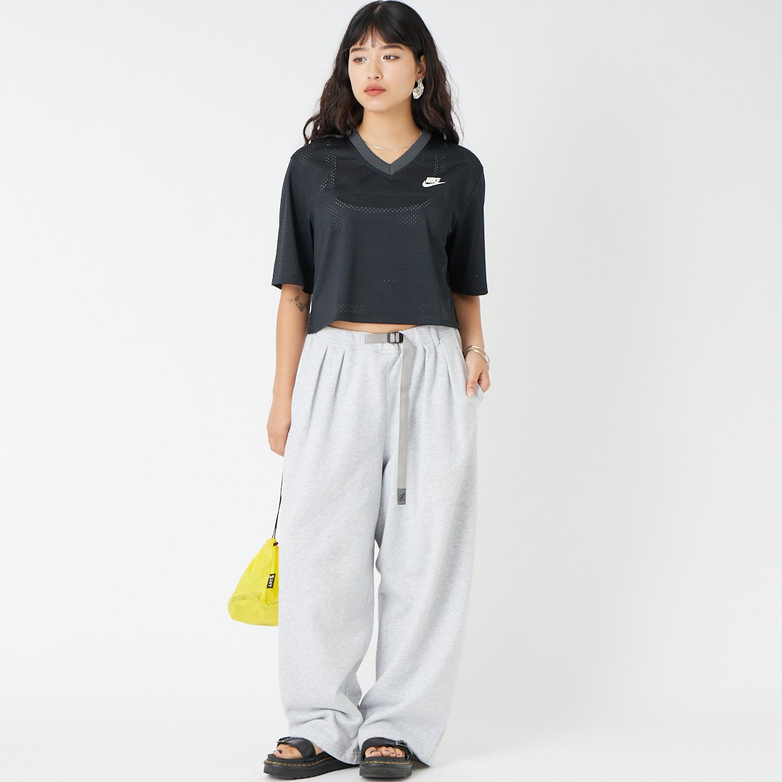 NIKE [ナイキ] オーバーサイズド ヘリテージ クロップド メッシュ ジャージー [IR1651] 010 BLACK &&モデル身長：162cm 着用サイズ：S&&