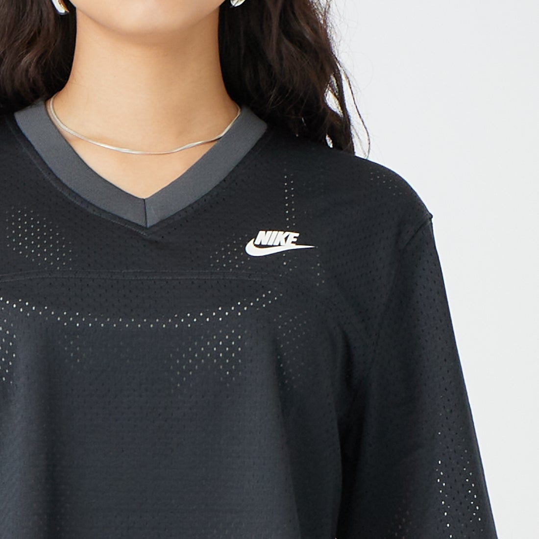 NIKE [ナイキ] オーバーサイズド ヘリテージ クロップド メッシュ ジャージー [IR1651] 010 BLACK &&モデル身長：162cm 着用サイズ：S&&