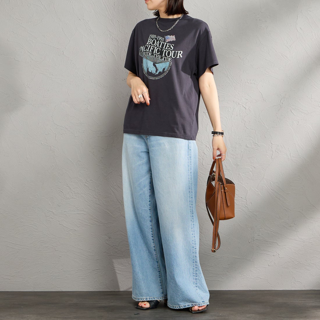 THE SHINZONE [ザ シンゾーン] BOATIES ツアーTシャツ [26MMSCU08] 06 GRAY &&モデル身長：160cm 着用サイズ：F0&&