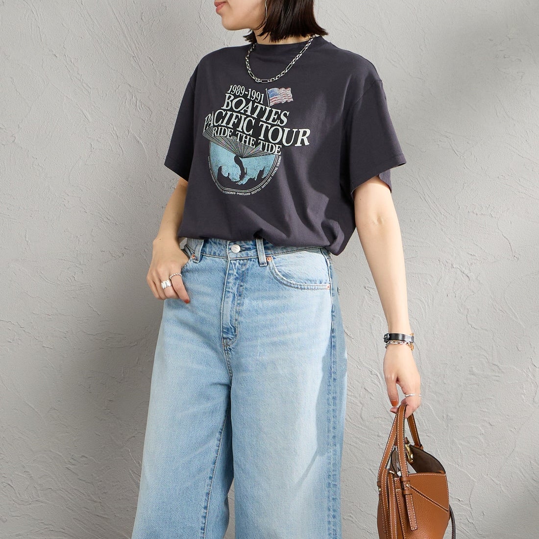 THE SHINZONE [ザ シンゾーン] BOATIES ツアーTシャツ [26MMSCU08] 06 GRAY &&モデル身長：160cm 着用サイズ：F0&&