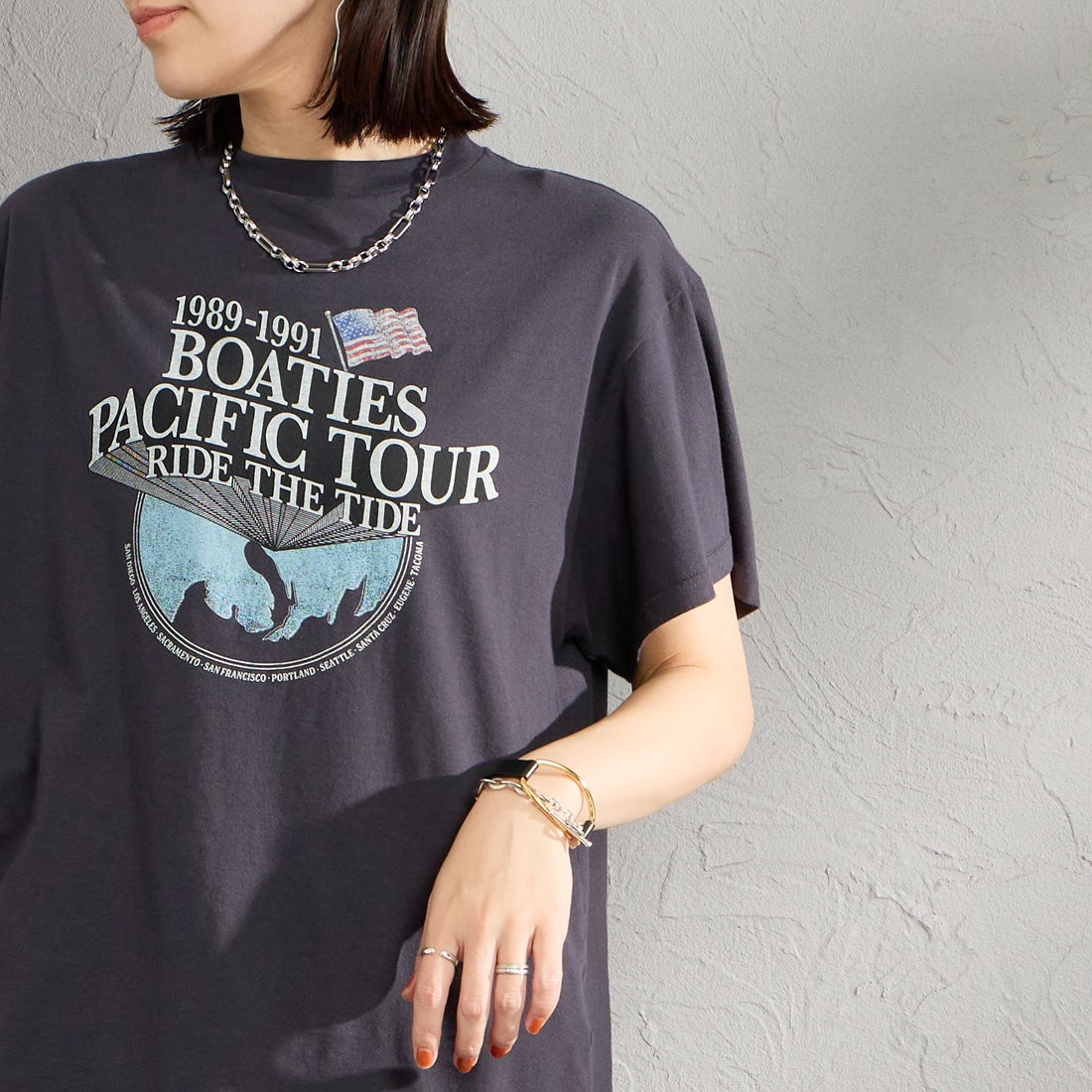 THE SHINZONE [ザ シンゾーン] BOATIES ツアーTシャツ [26MMSCU08] 06 GRAY &&モデル身長：160cm 着用サイズ：F0&&