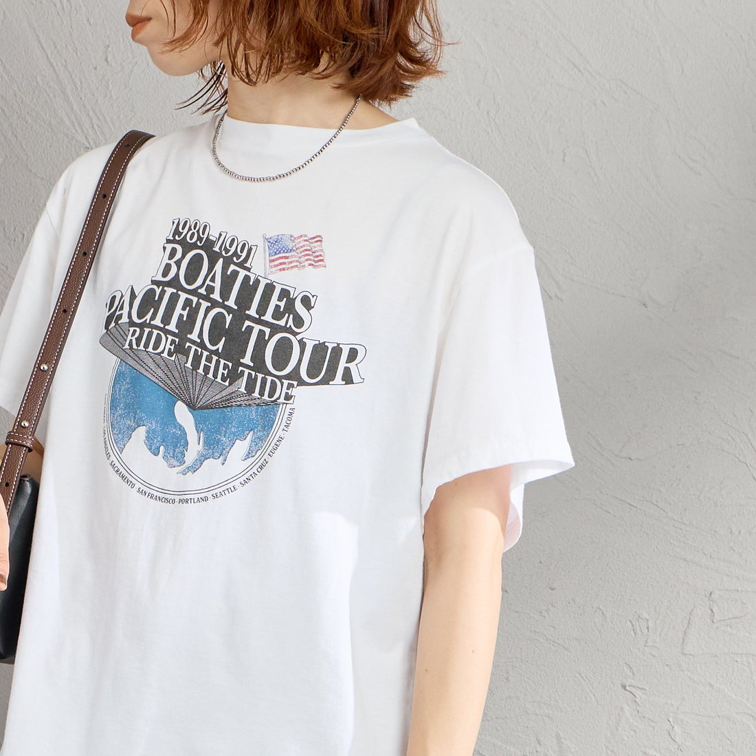 THE SHINZONE [ザ シンゾーン] BOATIES ツアーTシャツ [26MMSCU08] 01 WHITE &&モデル身長：158cm 着用サイズ：F0&&