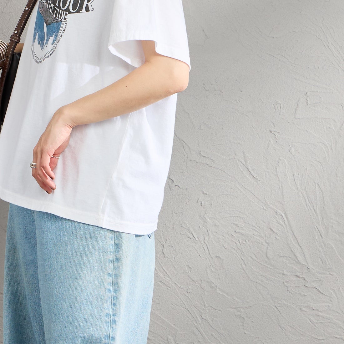 THE SHINZONE [ザ シンゾーン] BOATIES ツアーTシャツ [26MMSCU08] 01 WHITE &&モデル身長：158cm 着用サイズ：F0&&