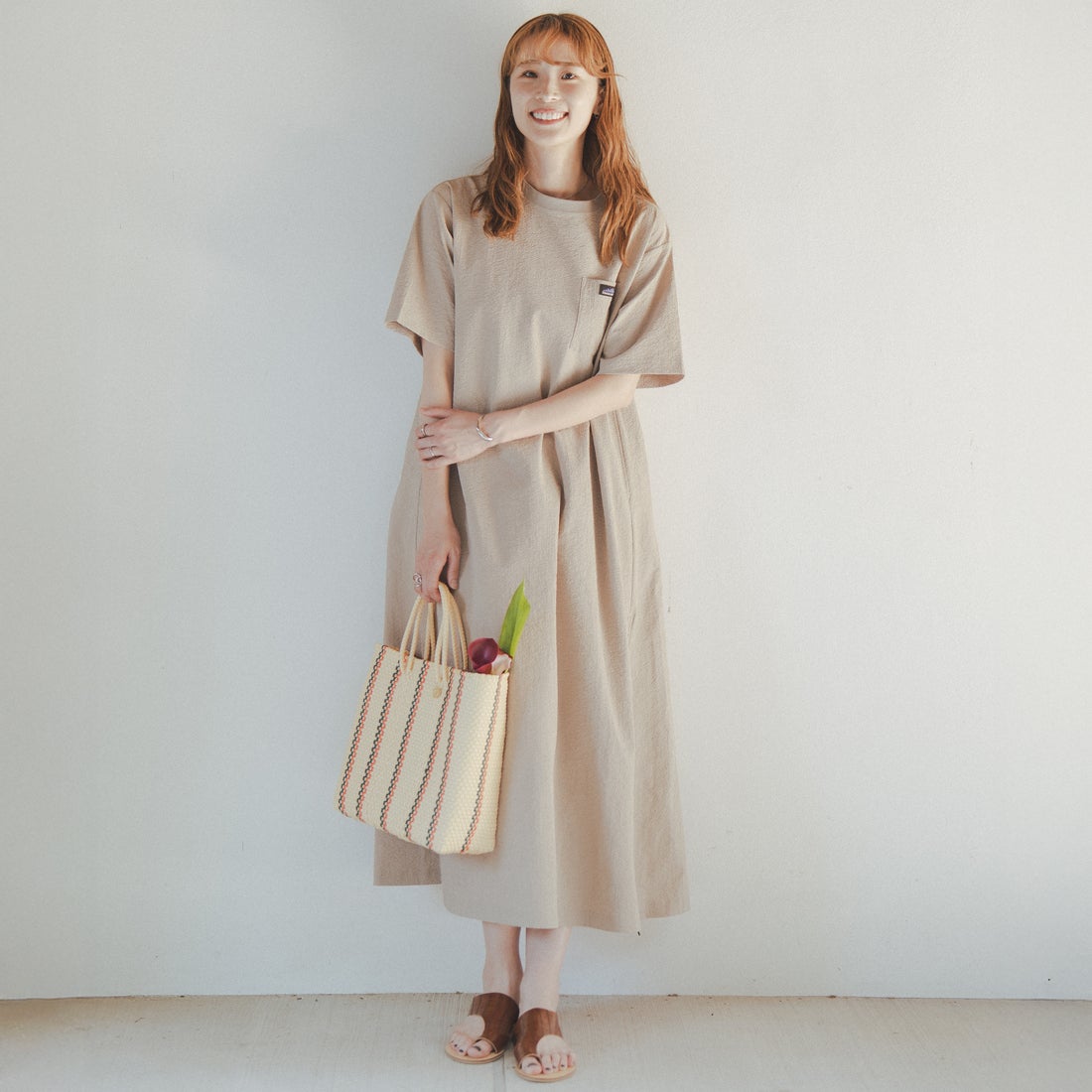 THOUSAND MILE [サウザンド マイル] 別注 シアサッカー ロゴジップ ショートスリーブワンピース [TM261SS50802-JF] 23 BEIGE &&モデル身長：167cm 着用サイズ：F&&