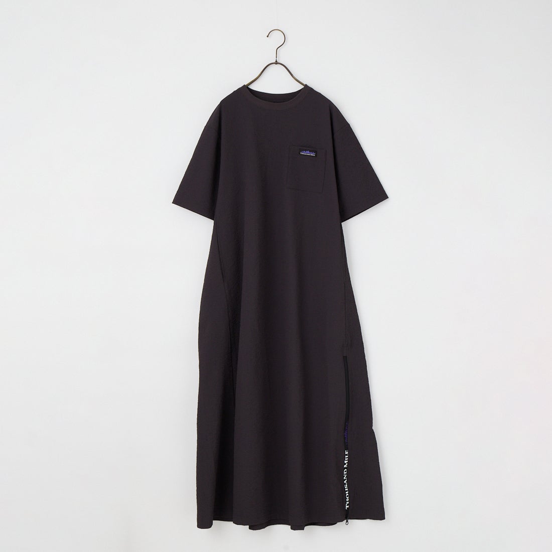 THOUSAND MILE [サウザンド マイル] 別注 シアサッカー ロゴジップ ショートスリーブワンピース [TM261SS50802-JF] 19 CHARCOA