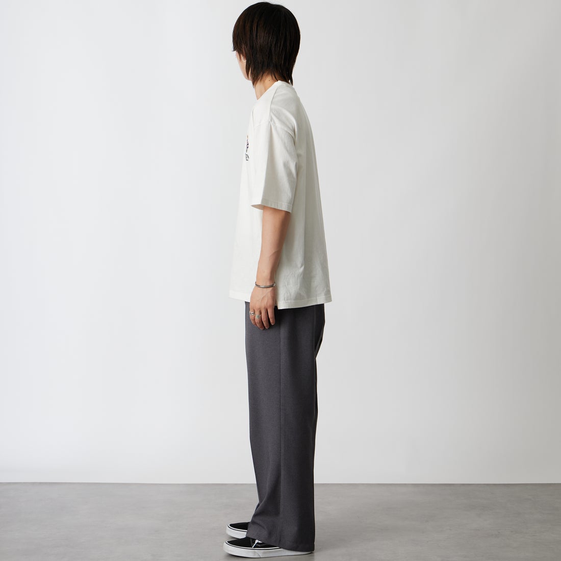 33Degrees [サーティスリーディグリーズ] 髭おじさんサガラ刺繍 半袖Tシャツ [TDR-262-042] B WHITE &&モデル身長：177cm 着用サイズ：L&&