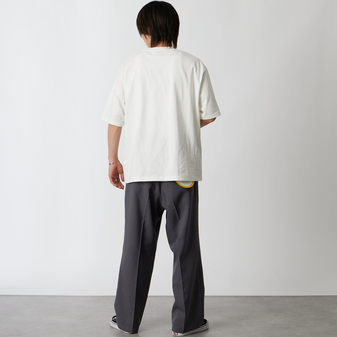 33Degrees [サーティスリーディグリーズ] 髭おじさんサガラ刺繍 半袖Tシャツ [TDR-262-042] B WHITE &&モデル身長：177cm 着用サイズ：L&&