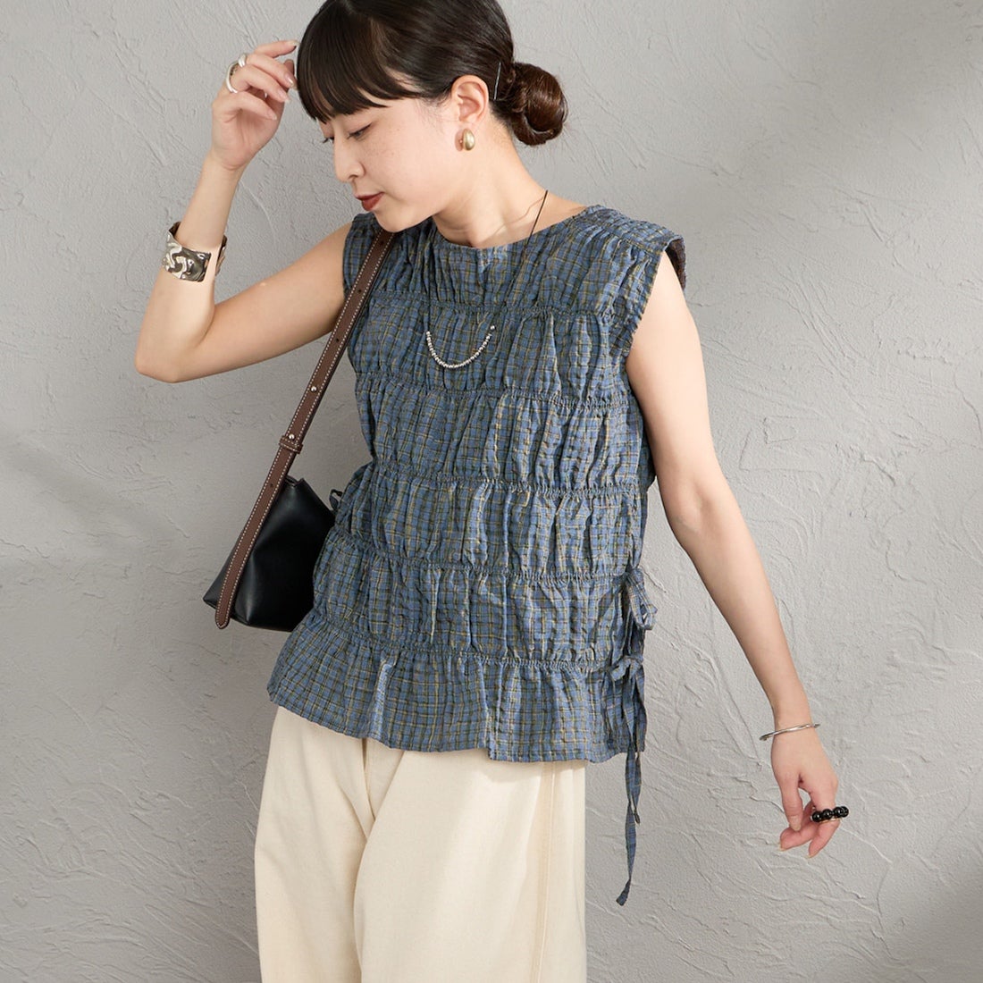 12 BLUE&&モデル身長：150cm 着用サイズ：F&&
