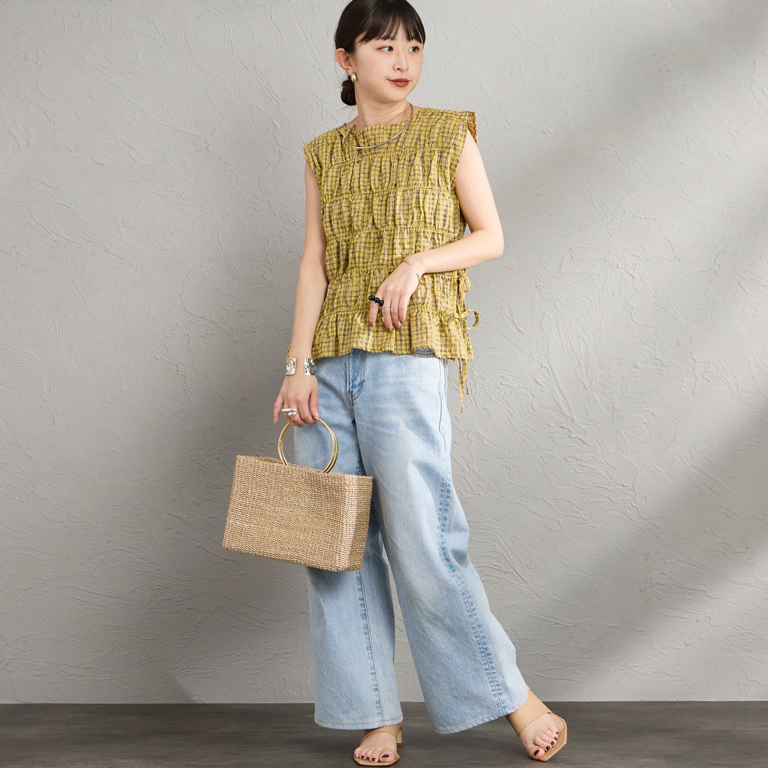 nenom [ネノム] チェックギャザーノースリーブブラウス [NE26322004] 31 YELLOW &&モデル身長：150cm 着用サイズ：F&&
