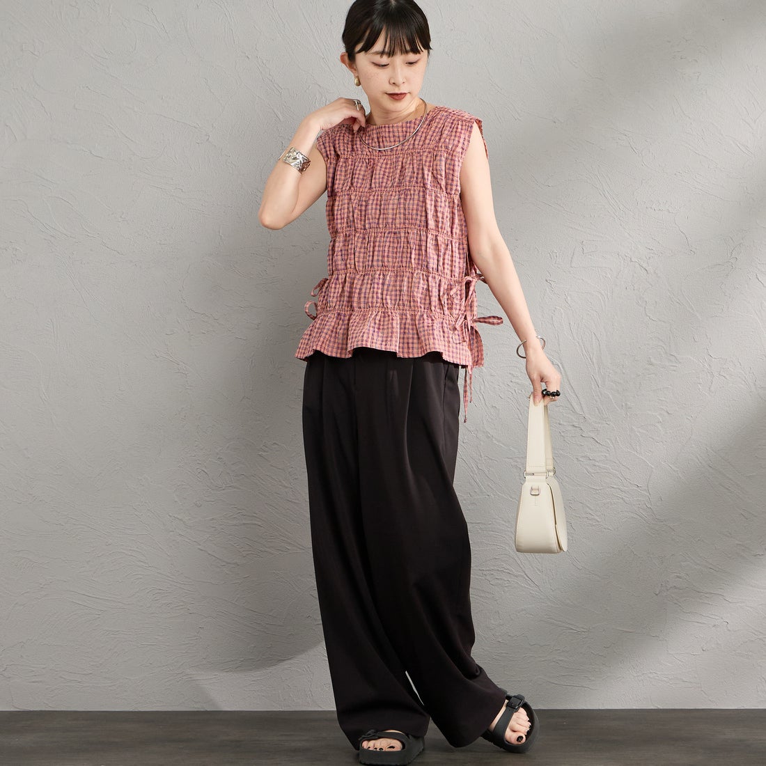 nenom [ネノム] チェックギャザーノースリーブブラウス [NE26322004] 41 PINK &&モデル身長：150cm 着用サイズ：F&&