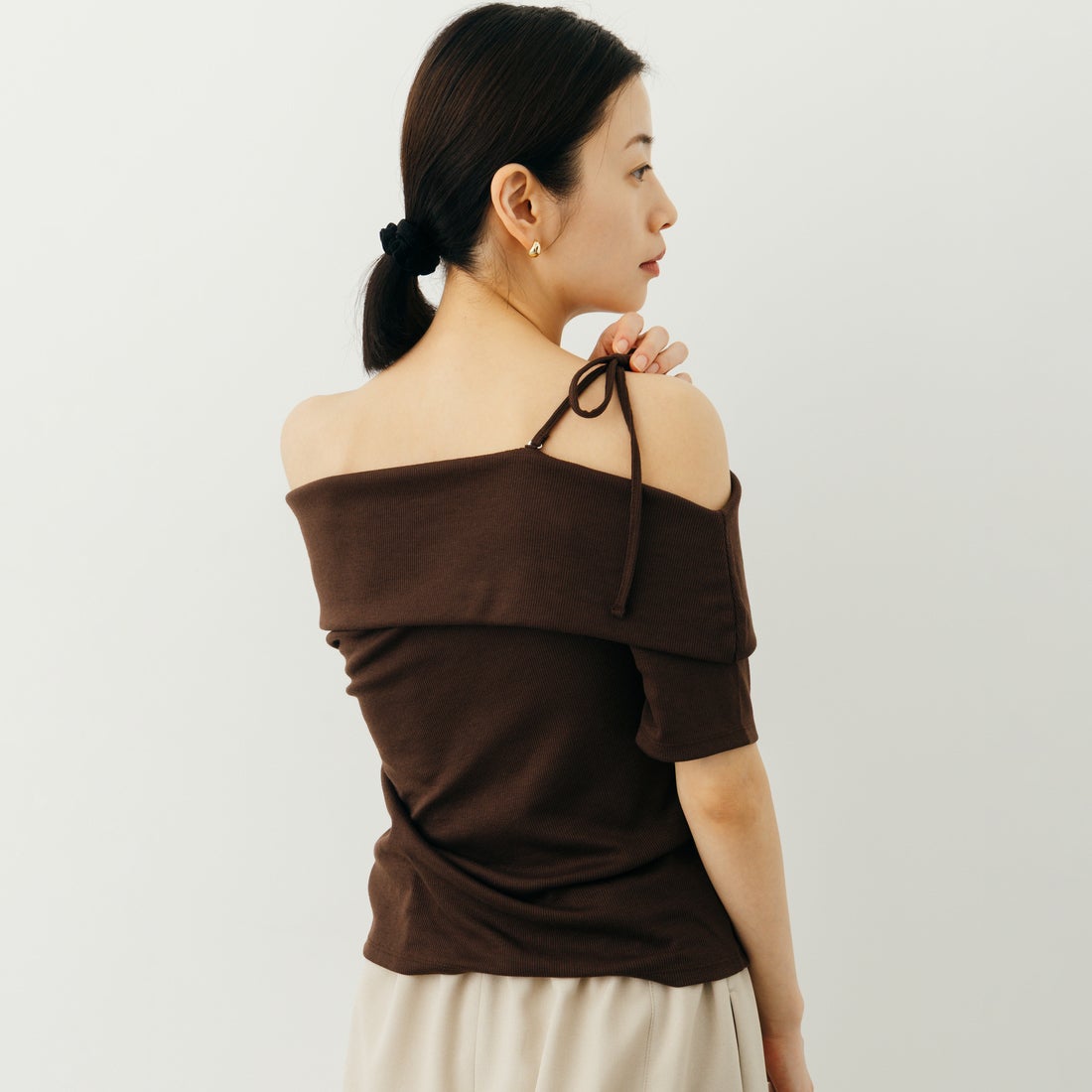 nenom [ネノム] マルチWAY オフショルダーTシャツ [NE26322008] 28 BROWN