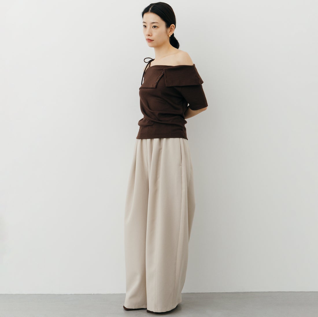 nenom [ネノム] マルチWAY オフショルダーTシャツ [NE26322008] 28 BROWN