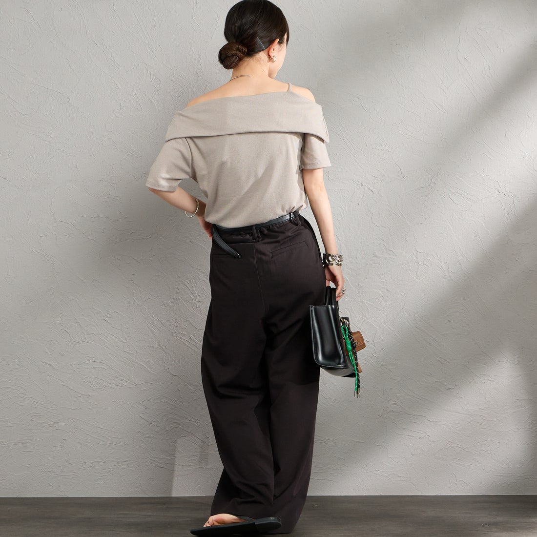 nenom [ネノム] マルチWAY オフショルダーTシャツ [NE26322008] 23 GREIGE &&モデル身長：150cm 着用サイズ：F&&
