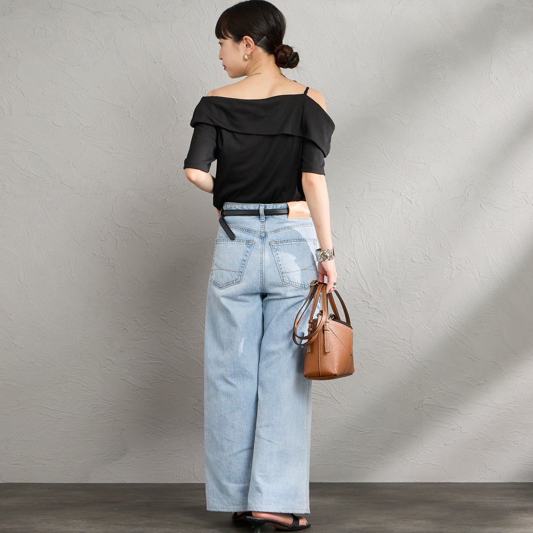 nenom [ネノム] マルチWAY オフショルダーTシャツ [NE26322008] 09 BLACK &&モデル身長：150cm 着用サイズ：F&&