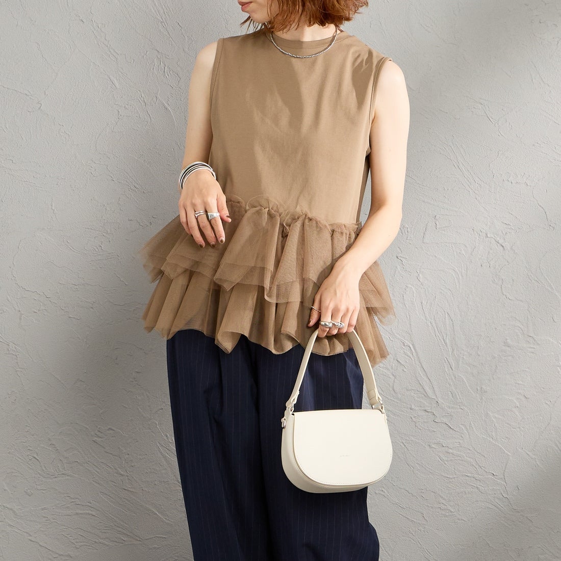 nenom [ネノム] バブルヘム チュールデザインノースリーブTシャツ [NE26612019] 28 BROWN &&モデル身長：158cm 着用サイズ：F&&