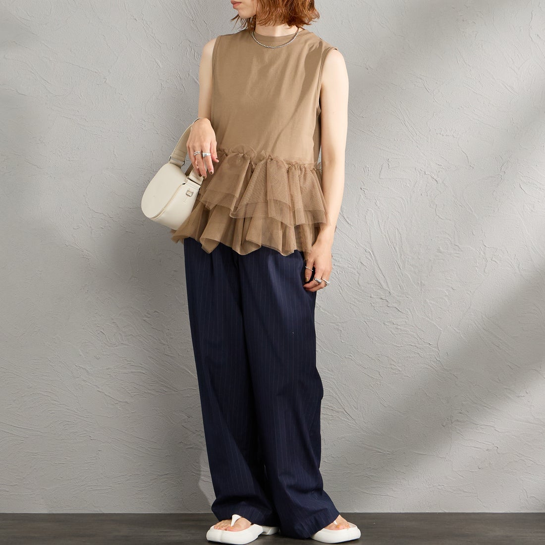 nenom [ネノム] バブルヘム チュールデザインノースリーブTシャツ [NE26612019] 28 BROWN &&モデル身長：158cm 着用サイズ：F&&