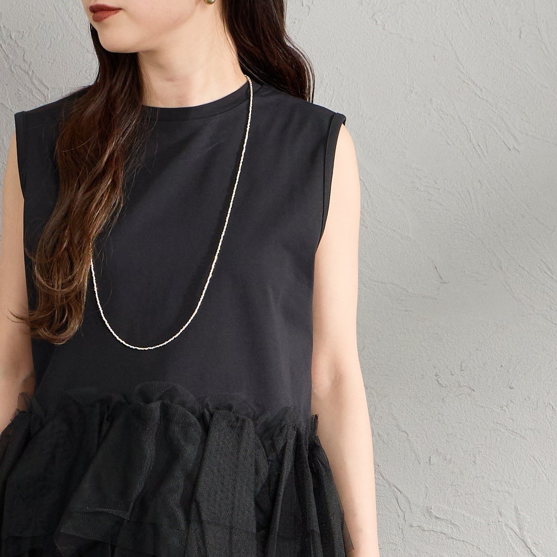 nenom [ネノム] バブルヘム チュールデザインノースリーブTシャツ [NE26612019] 09 BLACK &&モデル身長：150cm 着用サイズ：F&&