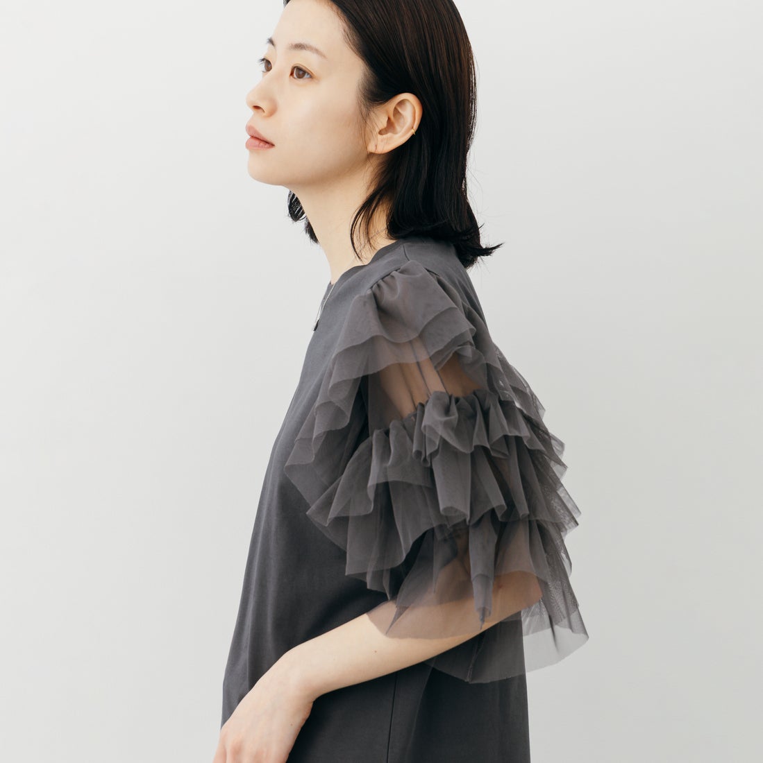 nenom [ネノム] 袖チュールドッキングショートスリーブTシャツ [NE26322006] 08 CHARCOA