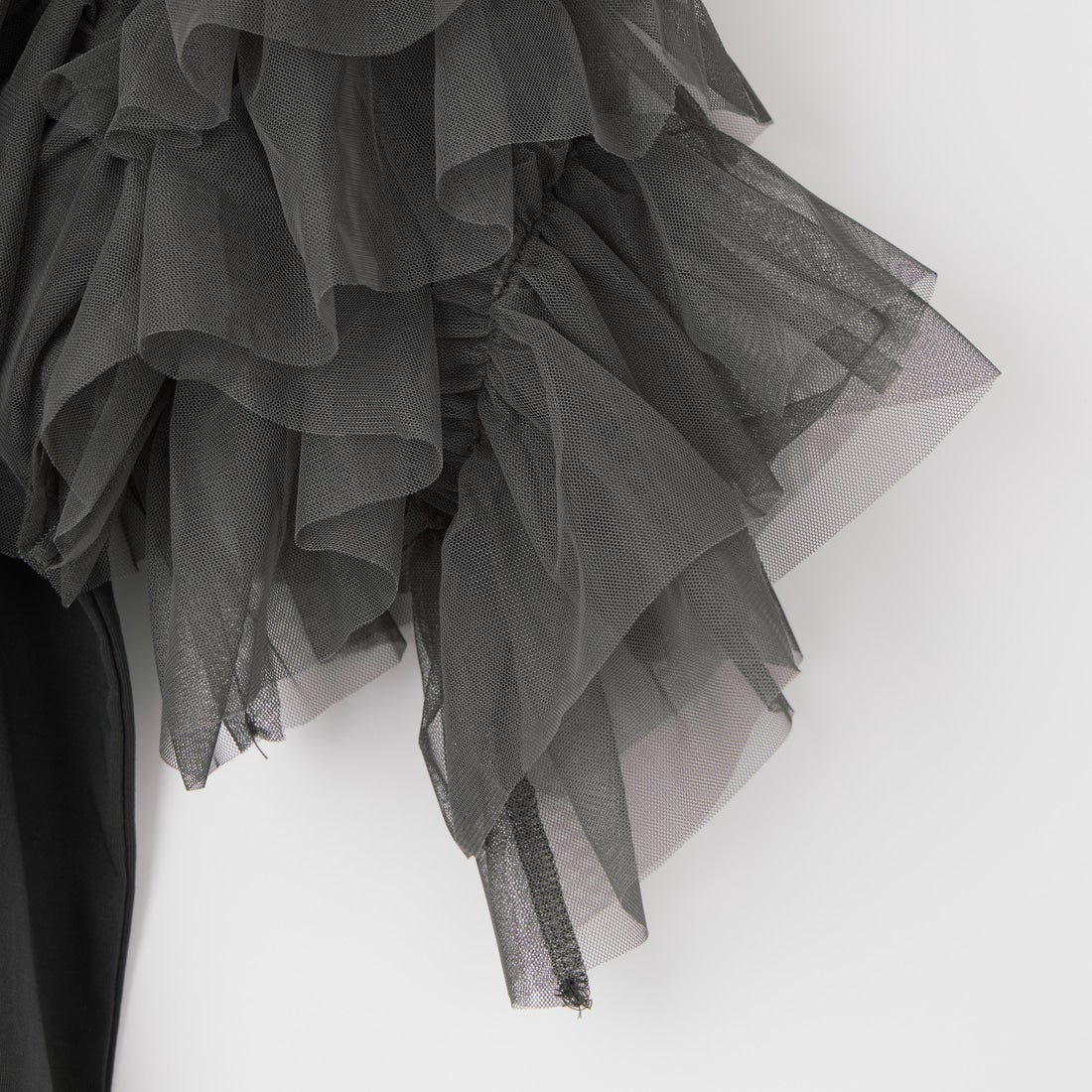 nenom [ネノム] 袖チュールドッキングショートスリーブTシャツ [NE26322006] 08 CHARCOA