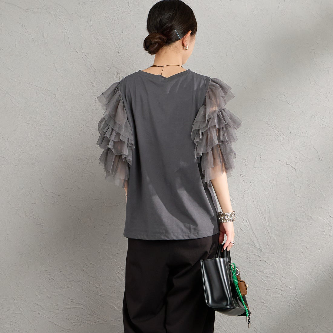 nenom [ネノム] 袖チュールドッキングショートスリーブTシャツ [NE26322006] 08 CHARCOA &&モデル身長：150cm 着用サイズ：F&&
