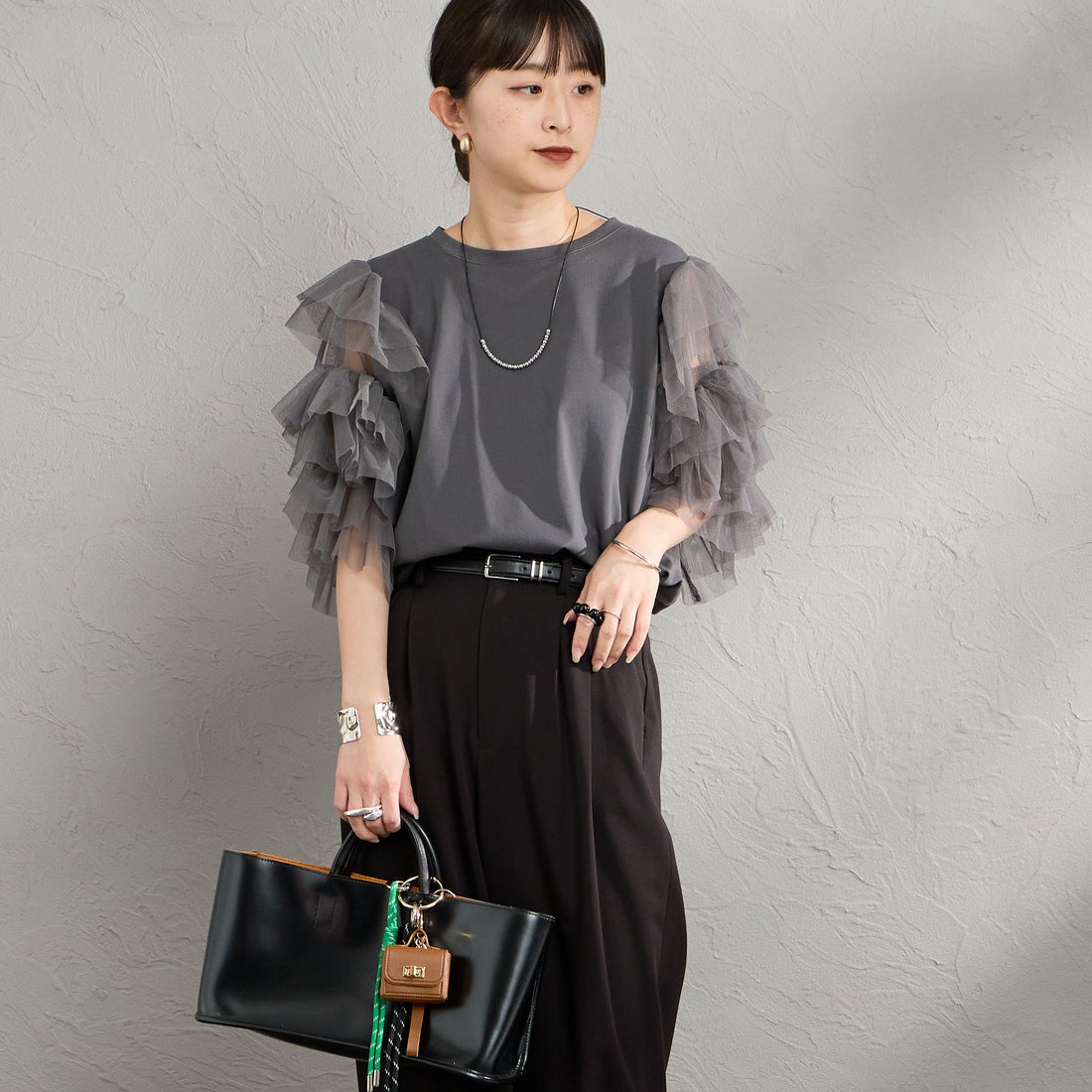 nenom [ネノム] 袖チュールドッキングショートスリーブTシャツ [NE26322006] 08 CHARCOA &&モデル身長：150cm 着用サイズ：F&&