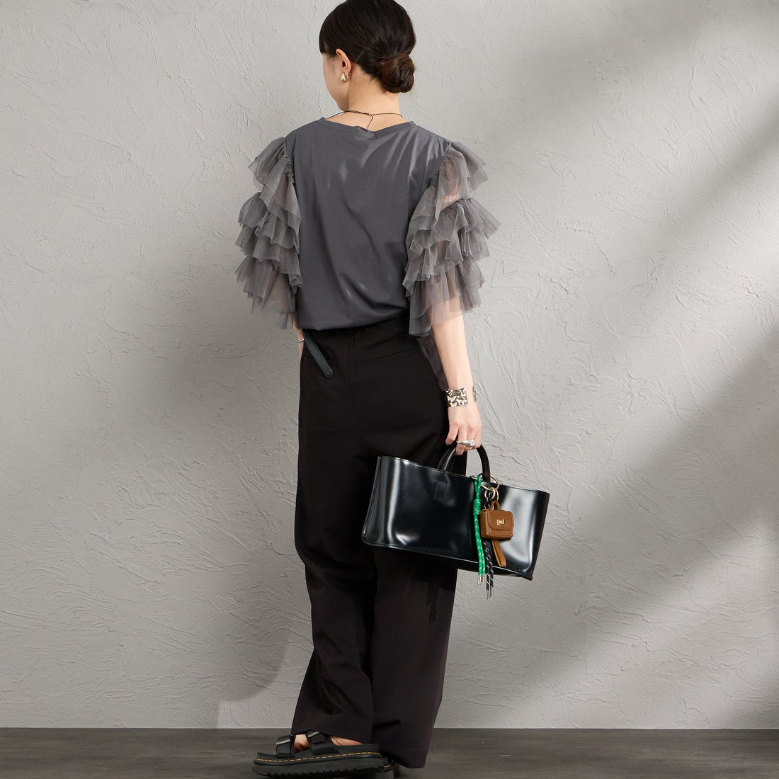 nenom [ネノム] 袖チュールドッキングショートスリーブTシャツ [NE26322006] 08 CHARCOA &&モデル身長：150cm 着用サイズ：F&&