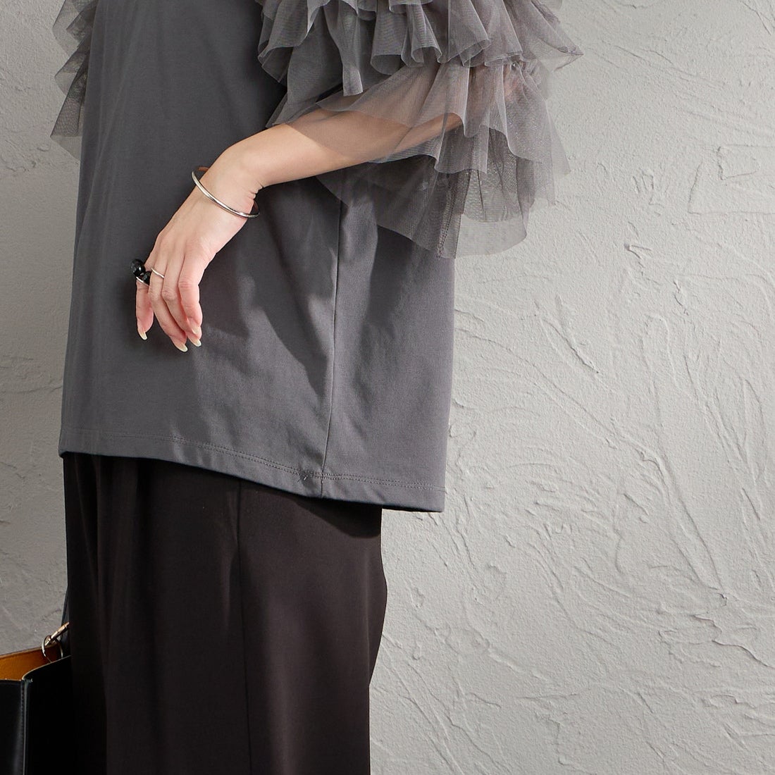 nenom [ネノム] 袖チュールドッキングショートスリーブTシャツ [NE26322006] 08 CHARCOA